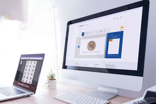 Écran avec un logiciel de création d'étiquettes sur le bureau