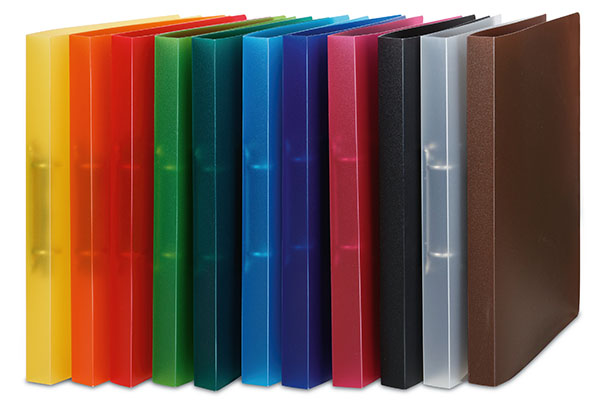 Illustration de classeurs en plastique de différentes couleurs