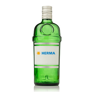 Bouteille en verre verte avec une étiquette blanche sur laquelle est inscrit "HERMA" en lettres bleues.