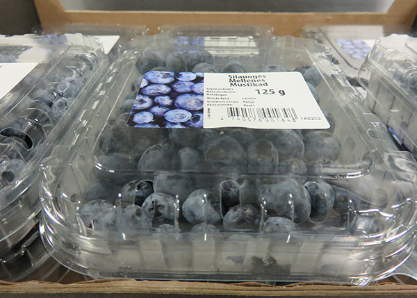 [Translate to Français:] Étiquetage alimentaire des fruits en barquettes plastiques