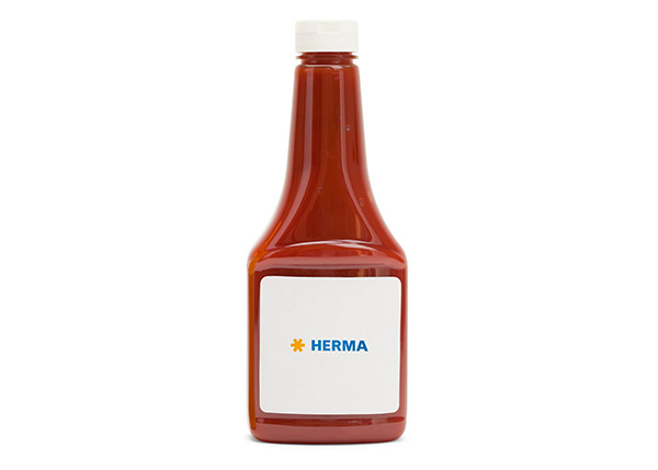 [Translate to Français:] Étiquetage des bouteilles de ketchup en plastique