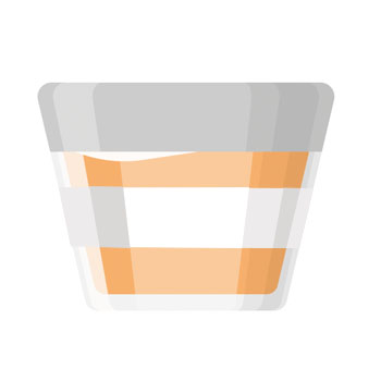 Un gobelet transparent avec une boisson orange et des rayures blanches.