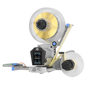 Une imprimante d'étiquettes avec un grand rouleau et un mécanisme de sortie, utilisée pour imprimer des étiquettes.