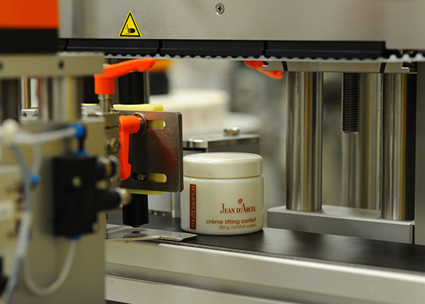 HERMA Success Story - Etikettierung von Kosmetik-Tiegel