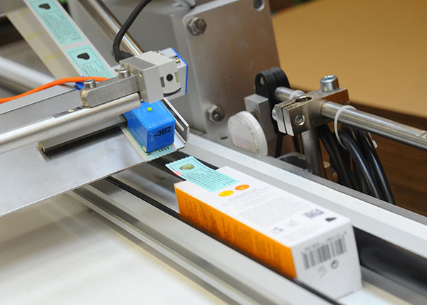 [Translate to Français:] Kosmetik Etikettierung mit HERMA Etikettiermaschinen: Anwendungsfall Kosmetikverpackungen