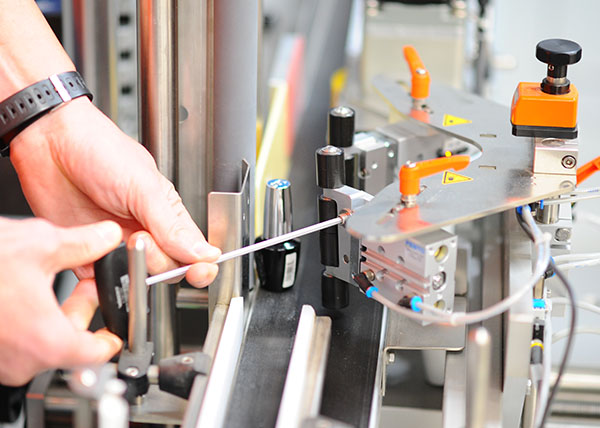 [Translate to Français:] HERMA Etikettierung von Nagellack-Fläschchen - Kosmetik Success Story