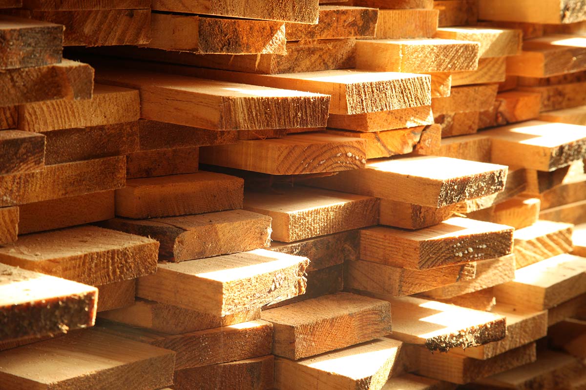 Empilement de bois à la scierie
