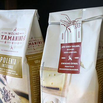 Étiquettes de fermeture réutilisables imprimées sur les emballages de polenta