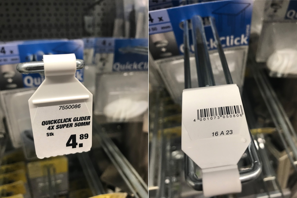 Solutions secteur des matériaux de construction : crochets pliants avec étiquette dans le magasin de bricolage, recto et verso.