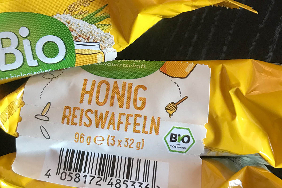 Étiquette à bande avec perforation, sur l'emballage de galettes de riz.