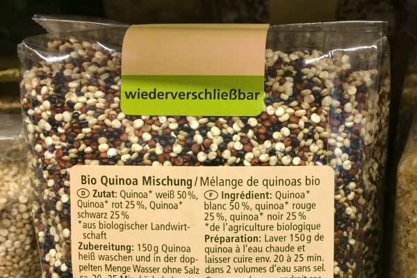 Étiquette de produit imprimée et étiquette de refermeture, sur un emballage de grains.