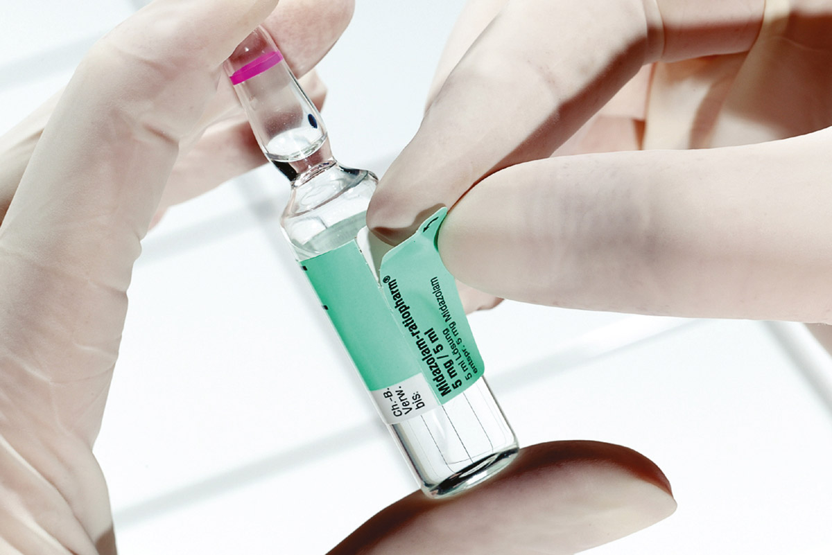 Étiquette de documentation pour le Midazolam, lors de l'apposition sur une ampoule.