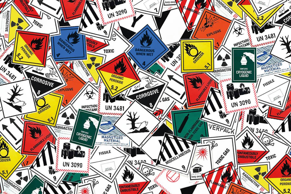 Étiquettes de substances dangereuses et de marchandises dangereuses : formulaire de demande chez BOXLAB SERVICES