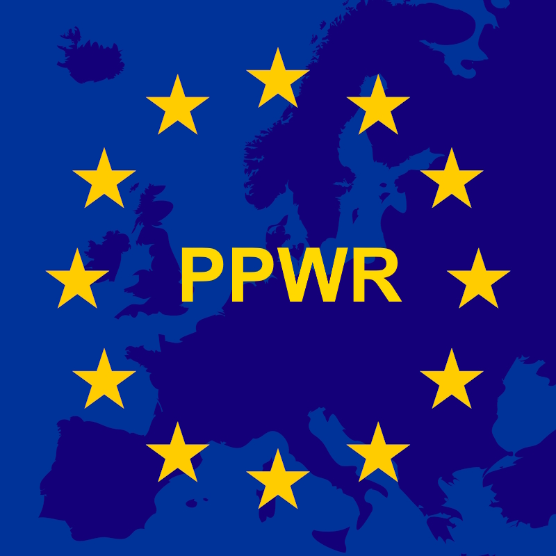 Conception de fond bleu avec une carte de l'Europe et des étoiles jaunes. Au centre, le texte "PPWR".