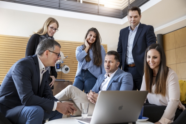 Employés de HERMA en réunion d'équipe