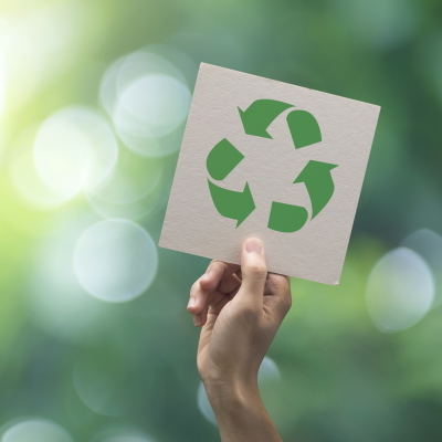 Étiquettes durables : symbole de recyclage sur l'affiche