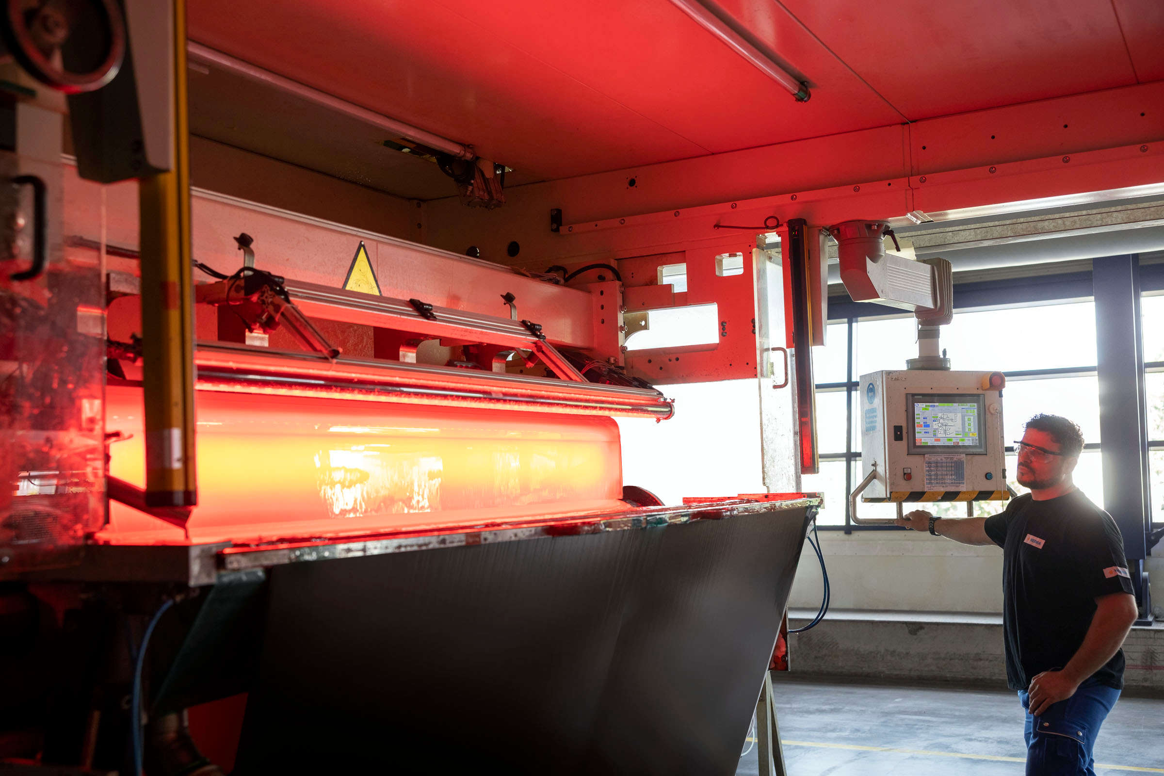 Installation de revêtement innovante pour matériaux adhésifs