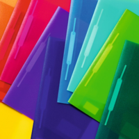 Plusieurs classeurs colorés