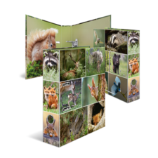 Ein aufklappbarer Bildschirm mit verschiedenen Tiermotiven, darunter ein Eichhörnchen, Waschbären, Rehe, Füchse, Kaninchen und Vögel.