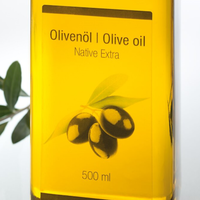 bouteille collée avec une étiquette transparente imprimée