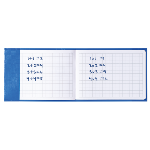 Matheaufgaben in einem Notizbuch: Addition und Multiplikation mit Ergebnissen.