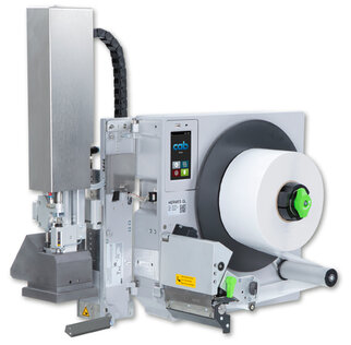 Machine à étiqueter HERMES QL de cab pour le matériau d'étiquettes HERMA InNo-Liner : étiquettes d'expédition et de logistique innovantes, initialement non adhésives, sans silicone, sans support, combinées avec une technologie d'impression éprouvée.