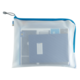 Transparente Tasche mit blauer Reißverschlusskante, die mehrere Dokumente oder Notizblätter enthält.