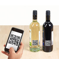 Image d'application des étiquettes QR Code sur les bouteilles de vin