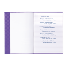 Ein offenes Notizbuch mit handschriftlichem Text über eine kleine Hexe und ihre Aktivitäten am Morgen. Die Seiten sind liniert und farblich gestaltet.