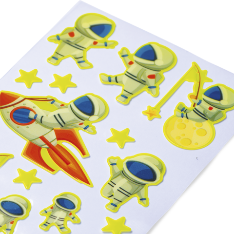 Bunte Aufkleber mit Astronauten, einer Rakete, einem Mond und Sternen in verschiedenen Posen und Designs.