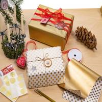 Autocollants de cadeaux sur les cadeaux de Noël