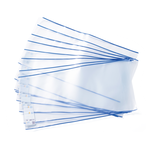 Transparente Dokumententaschen mit blauen Rändern, gestapelt auf einer Oberfläche. Ideal zum Schutz und zur Aufbewahrung von Unterlagen.