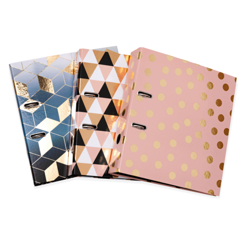 Drei Ordner in verschiedenen Designs: einer mit geometrischem Muster in Schwarz und Gold, einer mit rosa Dreiecken und einer mit goldenen Punkten.