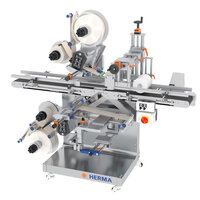 Machine d'étiquetage automatique avec plusieurs distributeurs d'étiquettes, équipée de commandes et d'un châssis robuste.