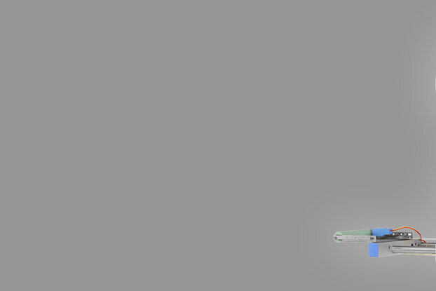 Un appareil pour le traitement de matériaux avec deux grandes bobines, un écran numérique et divers éléments de commande.