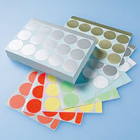 Étiquettes d'imprimerie rondes de différentes couleurs