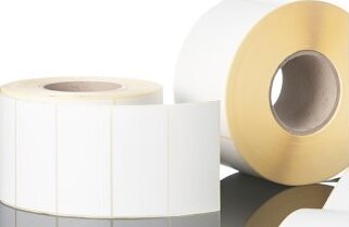 The translation of "Rollenetiketten" from German to French is "étiquettes en rouleau.