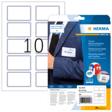 Namensetiketten auf einem Bogen mit 10 Feldern, verpackt in einer Herma-Hülle, mit Beispiel für ein Etikett mit dem Namen "Mr. Brown".