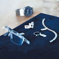 Translation: "Image d'application des étiquettes en anneau pour le marquage des marchandises