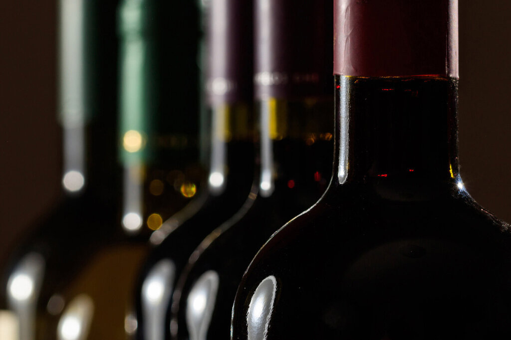 The translation of "Getränkeflaschen" from German to French is "bouteilles de boisson.