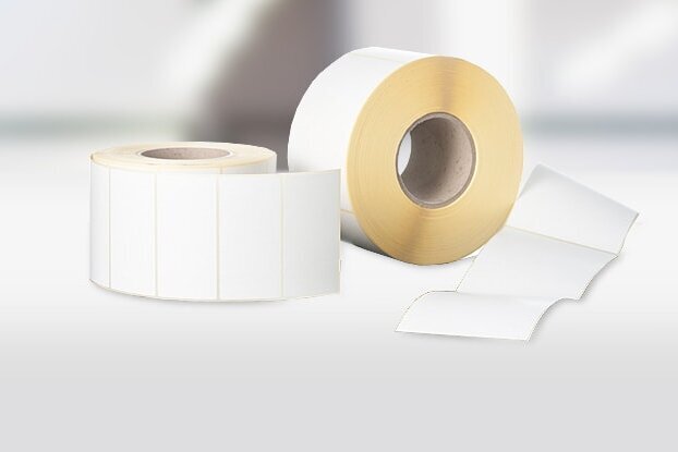 Étiquettes vierges : Plusieurs rouleaux d'étiquettes HERMA, format paysage.