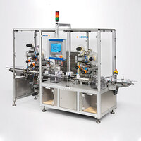 Machine d'emballage automatique à plusieurs stations, équipée d'un panneau de commande et de divers composants mécaniques pour le traitement des produits.