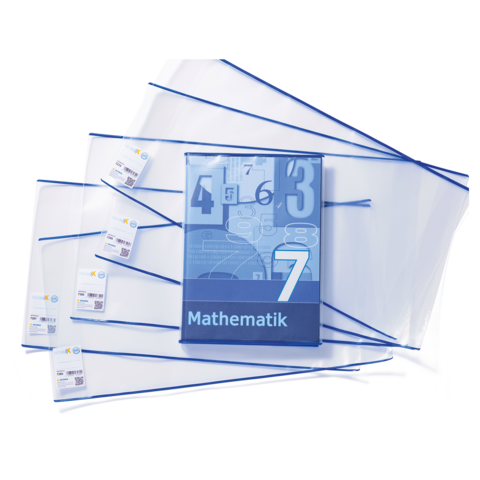 Mathematikbuch der Klasse 7 mit mehreren transparenten Hüllen und Etiketten.