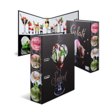 Ein Menü mit verschiedenen Desserts und Eissorten, präsentiert in einem dreifaltigen Layout mit Bildern von Eiscreme und Süßspeisen.