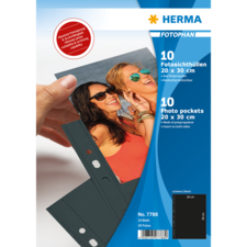 10 Fototaschen in schwarz, geeignet für 20 x 30 cm Fotos. Verpackung zeigt eine Hand, die ein Foto von zwei Frauen mit Sonnenbrillen hält.