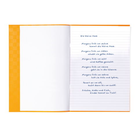 Ein offenes Buch mit einem Gedicht über die kleine Hexe, das auf einer linierte Seite geschrieben ist. Die Seiten sind orange.