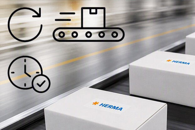 Technologie de transport automatisée avec des machines d'emballage et des symboles d'efficacité et de logistique. Des boîtes emballées sur un tapis roulant.