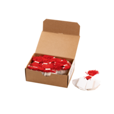 Eine offene Kartonbox mit roten und weißen Etiketten sowie einer kleinen Menge zusätzlicher Etiketten auf der Seite.