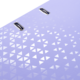 Lila Oberfläche mit einem geometrischen Muster aus kleinen, glänzenden Dreiecken und zwei Öffnungen für Anschlüsse.
