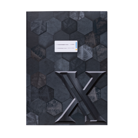 Schwarzes Notizbuch mit hexagonalem Muster und einem großen, hervorgehobenen "X" auf der Vorderseite. Ein Etikett ist ebenfalls sichtbar.